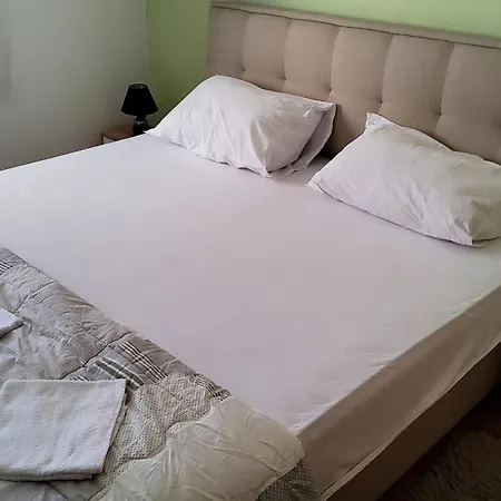 11 Apartment Split