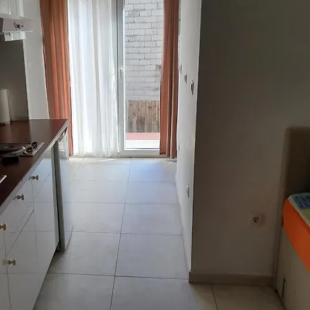 11 Apartment Split